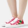 MSGM Baskets Basses - Fuchsia -Chaussures Soldes 0e96a78210fa40ab981139968a6d72c2
