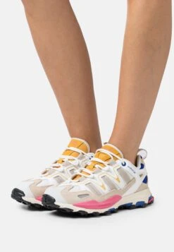 Adidas Originals Hyperturf - Baskets Basses - Core Black/Crystal White/Beige