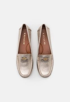 Coach Marley Metallic Driver - Mocassins - Champagne 13 Coach Marley Metallic Driver - Mocassins - Champagne -Chaussures Soldes 2a1c9ab6e00d450380ac9707fa12f8b2