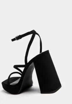 PULL & BEAR Sandales À Talons Hauts - Black -Chaussures Soldes 490f86f7db6d4a7287abe1c7ff8663da