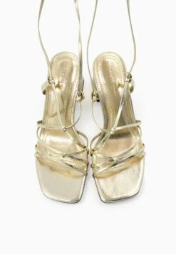 BERSHKA Tied - Sandales - Gold Coloured -Chaussures Soldes 517bb42078a14e6e8e4a53c145cd8f13