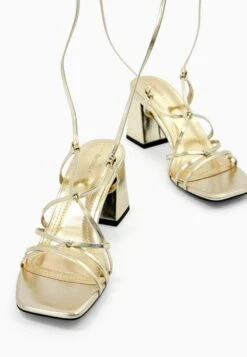 BERSHKA Tied - Sandales - Gold Coloured -Chaussures Soldes 6dec3db3b7624fd78af3e10e6876aee3