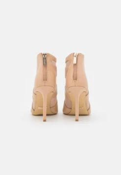 Guess Sinthya - Bottines À Talons Hauts - Nude -Chaussures Soldes 96595cbb07264a9388459946fb6ed606