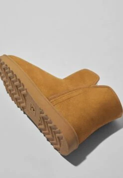 BERSHKA Bottes De Neige - Camel -Chaussures Soldes 9c32fd4f8a25454a9c2bed628a7232bc