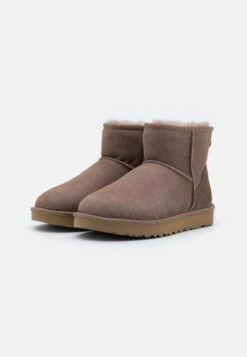 Ugg Classic Mini - Bottines - Caribou -Chaussures Soldes 9c65b76e6a15411b8691393e7d43c93a