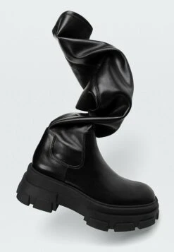 Stradivarius Mit Profilsohle - Cuissardes - Black -Chaussures Soldes a9b5b923f0974986ba8bc02dd3f52b0c