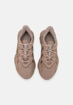 Adidas Originals Ozweego - Baskets Basses - Chalky Brown/Simple Brown/White -Chaussures Soldes af37c9245c1243b08f356d8884bc03e8