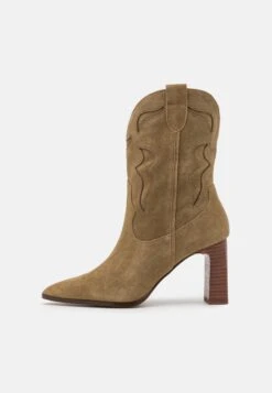 Nouvelles versions -Chaussures Soldes c38591f49a884f29a5c2f231c6bdcb8c