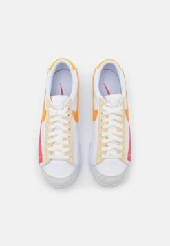 Nike Sportswear Blazer Low Platform - Baskets Basses - White/Vivid Orange/Citron -Chaussures Soldes c3a49da843a349fba9a380d68ef660c1