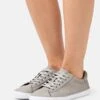 ESPRIT Baskets Basses - Grey -Chaussures Soldes c7f063ed9fc54f32a526b25c68010fe4