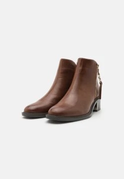 Xti Bottines - Camel 10 Xti Bottines - Camel -Chaussures Soldes dc2c7c47c64f4e50b1fce8934199d681