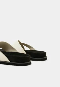 ESPRIT Mit Überkreuzten Riemen - Tongs - Light Beige -Chaussures Soldes dd58bad4dce9411bbfc99a89929507b1