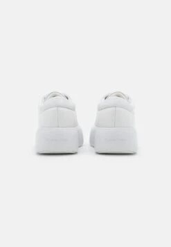 Calvin Klein Bubble Cupsole Lace Up - Baskets Basses - Triple White 11 Calvin Klein Bubble Cupsole Lace Up - Baskets Basses - Triple White -Chaussures Soldes e65c1540de9f414eb35cc72fcd34db6f