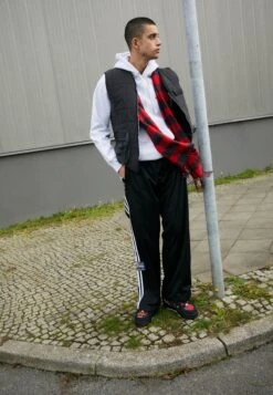 Adidas Originals Adi2000 Unisex - Baskets Basses - Core Black/Collegiate Red -Chaussures Soldes eded3275b10341ba98771a30b399dac4